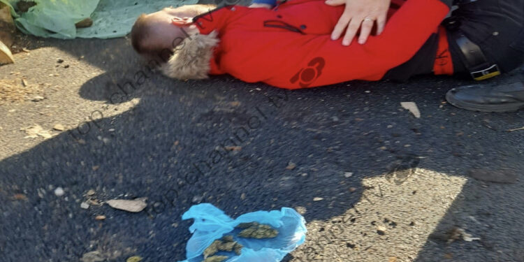 Shisnin drogë pranë shkollave të qytetit/ Arrestohen dy të rinj në Bulqizë, në kërkim një tjetër