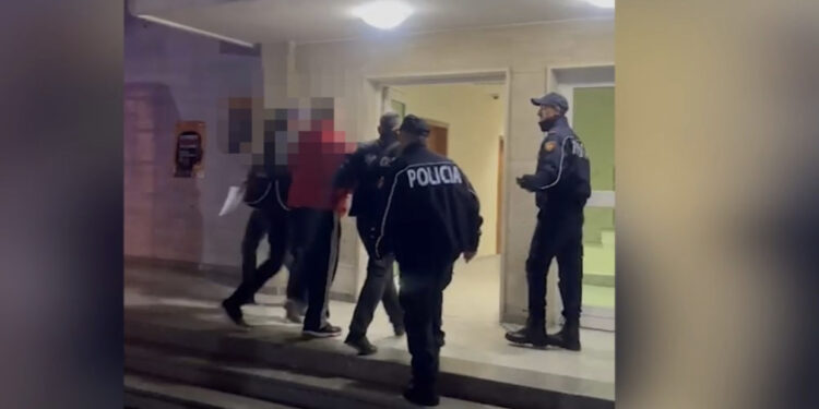 Fisheku në gojë?- Kush është fieraku që vrau babanë e dy fëmijëve për gërvishtjen e makinës?