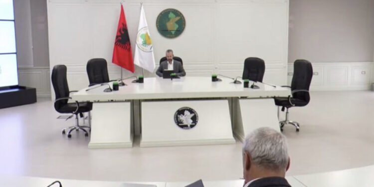 Verifikim i thelluar, KQZ mblidhet nesër për Agron Kapllanaj dhe Kleo Murataj