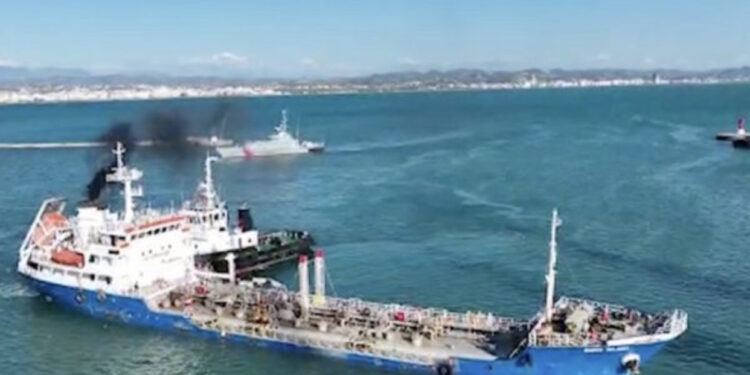 Mbi 50 mijë litra naftë kontrabandë në Durrës! Shteti hesht