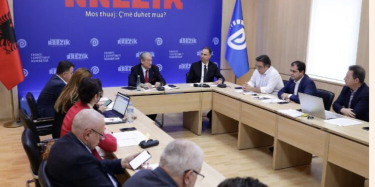 Zbardhet lista me emrat/ Kush janë 20 deputetët që kanë firmosur për shkarkimin e Alibeajt si kryetar i Grupit të PD