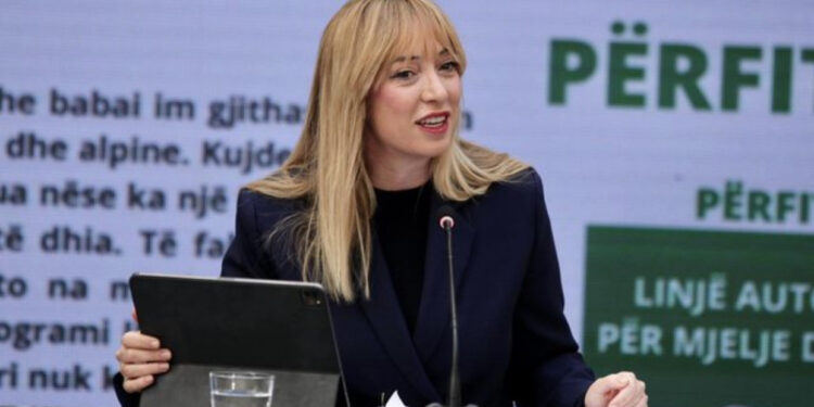 Stallat bosh dhe tokat djerrë/ ‘Bujqësia u rrit me 15 për qind’ / Ku e gjeti ministrja e çobanëve këtë shifër?