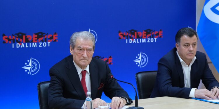 Shqiptarë, t’i dalim zot vendit”, Berisha porosi demokratëve: Të bëjmë gjithçka për mobilizimin e qytetarëve në protesta të fuqishme. Rama…