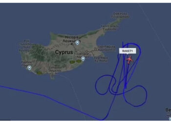 VIDEO/ Helikopteri krijon formën e çuditshme nga fluturimi, zyrtarët: Nuk ishte i qëllimshmëm