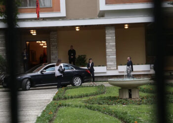 Rama mbledh qeverinë në Bllok