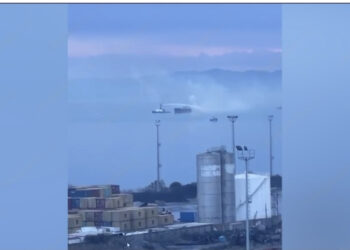 Zjarr pranë Portit të Durrësit, merr flakë anija me flamurin panamez