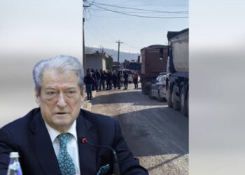 VIDEO/ Protesta në Mamurras/ Berisha: 300 kamionë, në 24 orë, ju plaçkisin pasurinë natyrore për kulllat