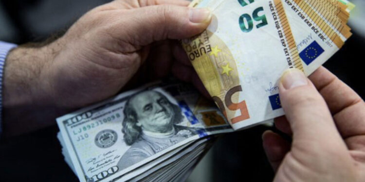 Këmbimi valutor 21 Janar, me sa blihen dhe shiten dollari dhe euro