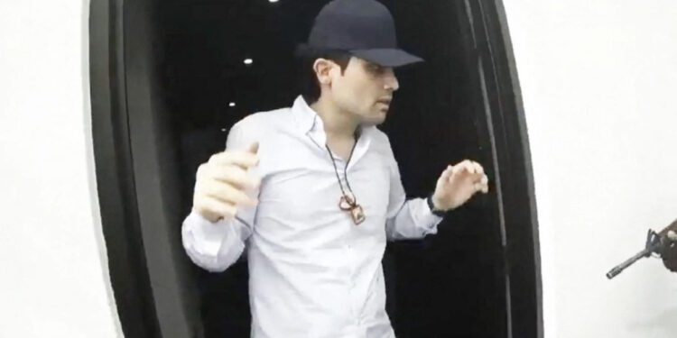 VIDEO/ Si nëpër filma, arrestohet djali i bosit të drogës “El Chapo”