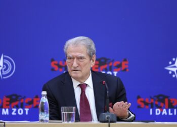 Arrestimi i ish-zyrtarit të FBI-së, Berisha: 15 nga 16 faqet e akt akuzës i kushtohen ‘fund e krye’ Edi Ramës, mafia shqiptare më e rrezikshmja në botë