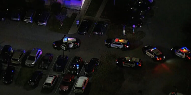 Të shtëna me armë në Florida, plagosen 10 persona!