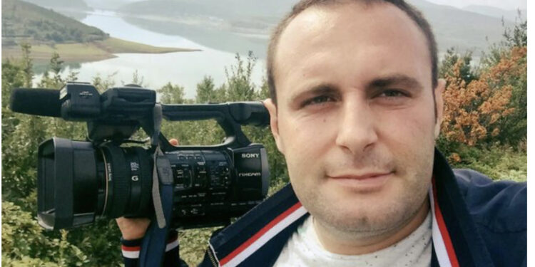 Dhunohet gazetari Elvis Hila dhe bashkëshortja e tij, policia shpall në kërkim dy persona
