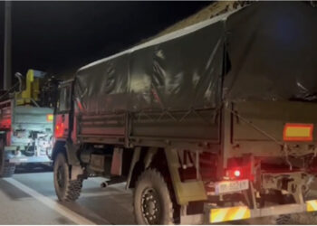 VIDEO/ Forcat e Armatosura zhvendosen në kufi, gati të ndërhyjnë drejt Kosovës