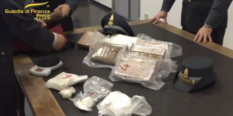 “Po vjen mushka, çokollata dhe pako”! Dalin përgjimet që “fundosën” bandën e Durrësit