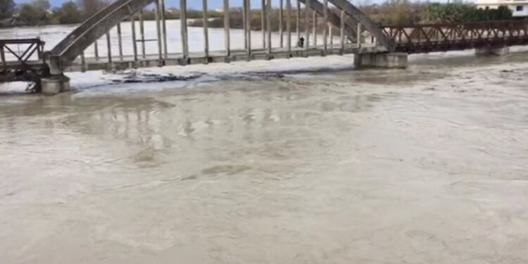 Del nga shtrati lumi Vjosa në Urën e Mifolit