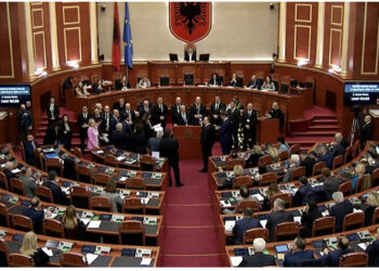 Lindita Nikolla merr vendimin e turpit, përjashton 5 deputetë të PD-së