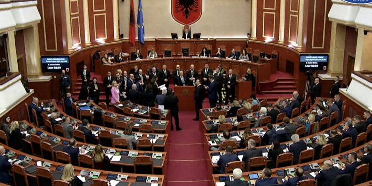 Lindita Nikolla merr vendimin e turpit, përjashton 5 deputetë të PD-së