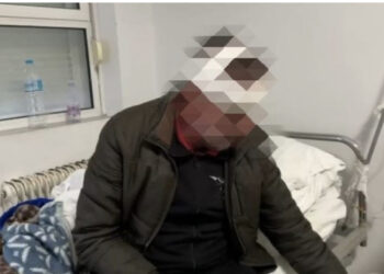 ‘Më thanë do të qerasim me kafe’, mësuesi i fiskulturës: Më futën në makinë dhe më rrahën