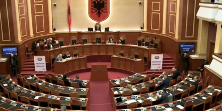 Nga amnistia fiskale te pasaportat e arta, nis sot sesioni i ri parlamentar, çfarë pritet të diskutohet në Kuvend për 6 muajt e ardhshëm