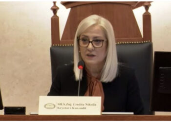 Deputetët e PD-së zyrtarizojnë kërkesën për shkarkimin e Lindita Nikollës