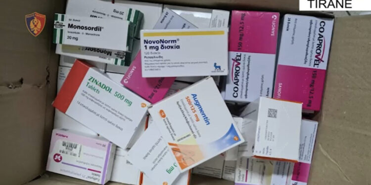 EMRI/ Ilaçe kontrabandë në vlerën 30 mijë euro, arrestohet mjeku në Tiranë, procedohet bashkëshortja e tij