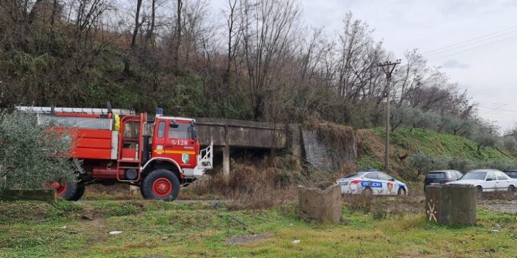 E rëndë në Elbasan, mbytet aksidentalisht në lumin Shkumbin një grua