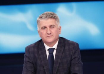 Agron Gjekmarkaj largohet nga grupi i deputetëve“Alibeaj-Basha”: Alibeaj nuk merr as votat e fshatit të tij