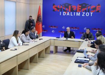 Ndryshoi akcizën e birrës/ Berisha, mesazh pronarit të televizionit ABC: Opozita do të të përgjigjet