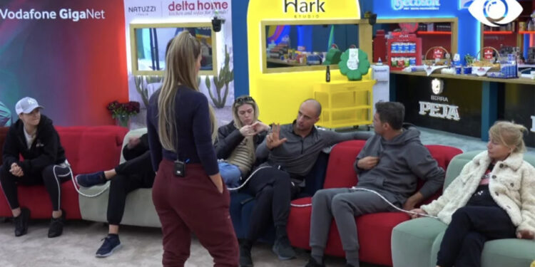 U prish miqësia? Kristi-Oltës: Je një ego-maniake e frikshme