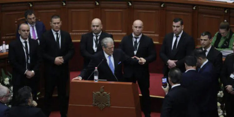 Frikë nga Berisha/ Rama përjashtoi 17 deputetë të PD-së! Nesër përballje e fortë