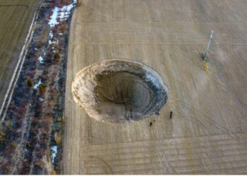 VIDEO/ Pasojat e tërmetit, një gropë e madhe gjendet në qytetin turk të Konyas