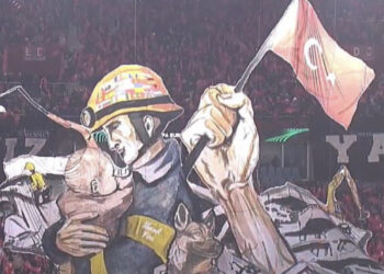 VIDEO/ Emocionojnë tifozët e Trabzonspor, nderim të viktimave të tërmetit!