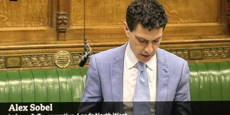 Deputeti britanik: Serbia do të shkaktojë dhunë në Kosovë