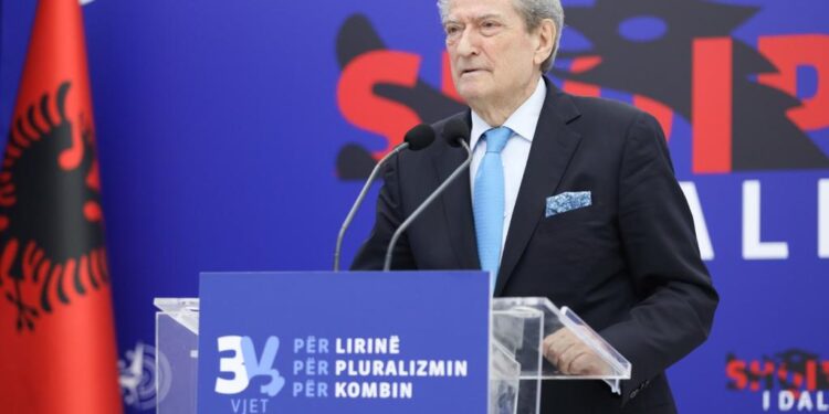 Berisha: Pse Yuri Kim mbështeti Lulzim Bashën e akuzuar për financime ruse?