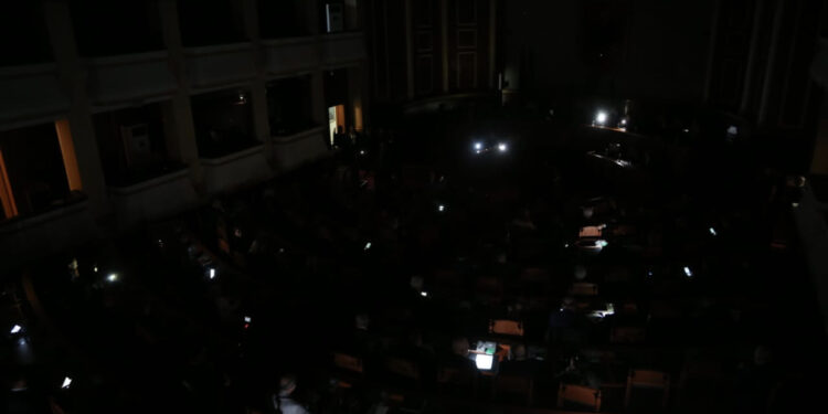 Zbardhet arsyeja e fikjes së dritave në sallën e Kuvendit