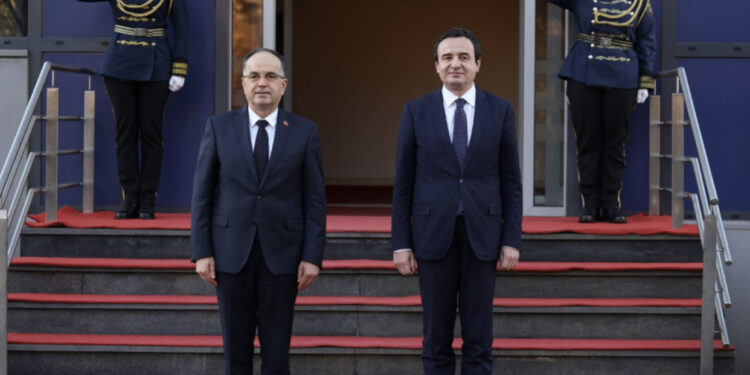 15-vjetori i Pavarësisë së Kosovës, Begaj takohet me Kurtin: Shqipërinë do e keni gjithmonë në krah