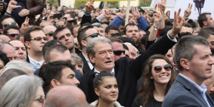 “Dorëheqja është detyrim”, publikohet slogani i protestës së 11 Shkurtit