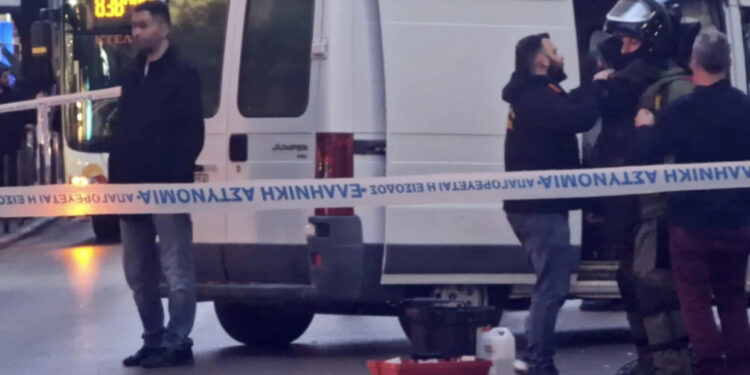 Alarmohen autoritetet në Selanik, gjendet një çantë e zezë para Konsullatës ruse