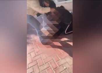 VIDEO SKANDALOZE/ Sherr mes vajzave në Tiranë, zihen me grushte e shkelma