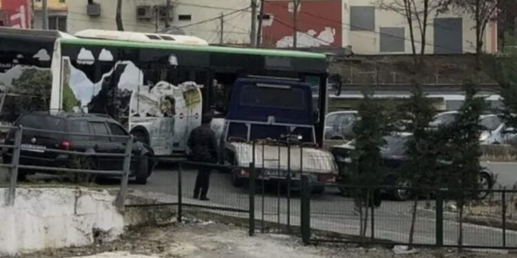 VIDEO/ Tjetër aksident me autobusët, përplaset urbani i dytë në Tiranë