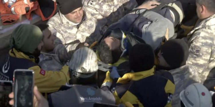 Tërmeti në Turqi, shpëtohen pas 198 orësh dy vëllezër!