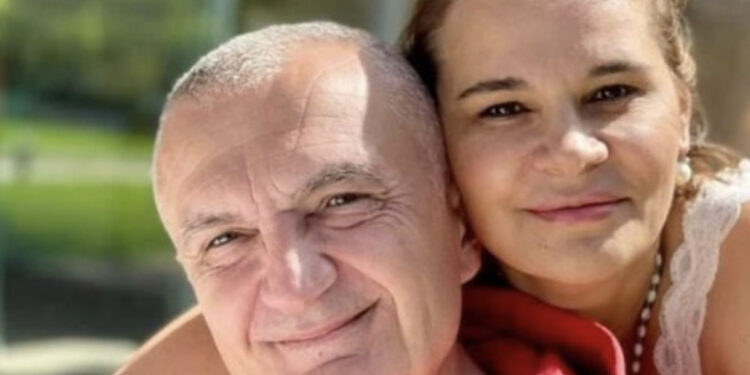 FOTO/ Meta uron Shën Valentinin: Dashuri përherë në zemrat tuaja