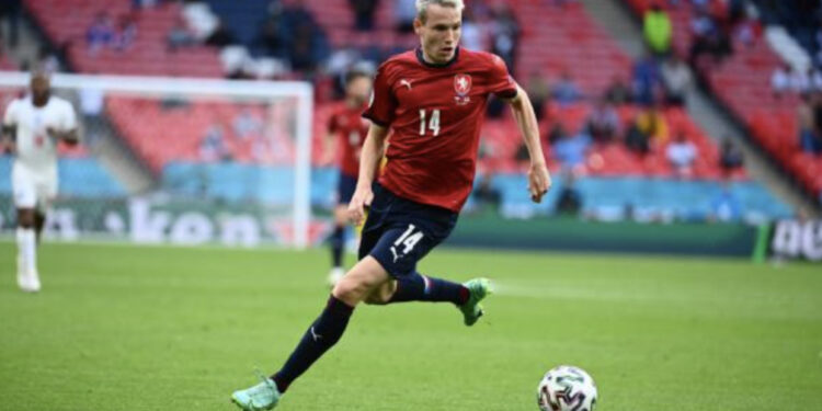 “Nuk dua të fshihem më”, futbollisti i njohur pranon se është homoseksual