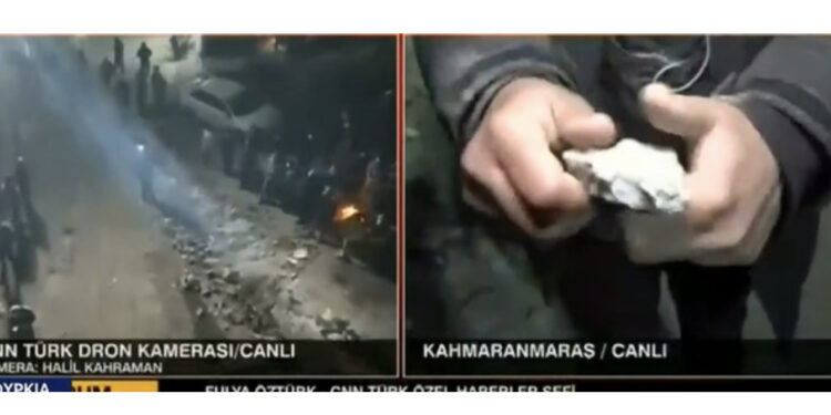 VIDEO/ Tërmeti në Turqi, betoni i ndërtesave të shembura thyhet me duar