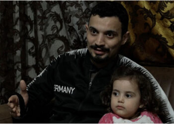 Videoja që po përlot botën, humbi nënën gjatë tërmetit pas shumë ditësh vogëlushja gjen babin