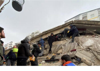 Tërmeti vdekjeprurës në Turqi e Siri, rritet bilanci, mbi 1.300 viktima