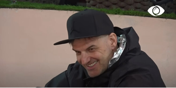 Bledi flet përçartë: Në klasë të katërt rashë në dashuri me komshien! U nisa për në Sarandë