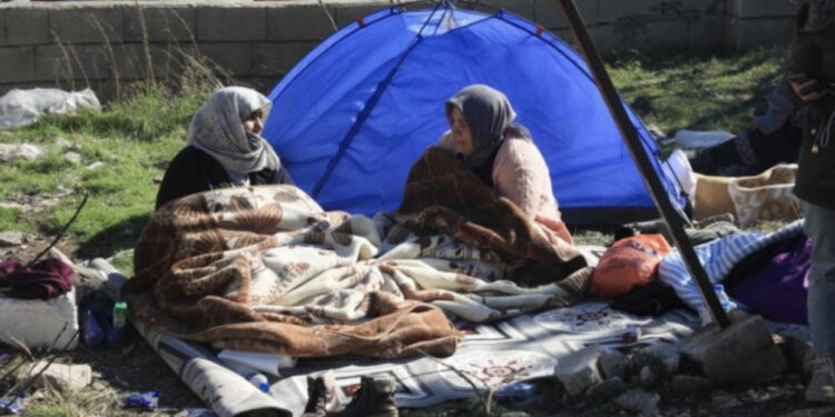 Tronditëse, Gjysmëhëna e Kuqe u shiti tenda të prekurve të tërmetit në Turqi