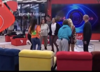 VIDEO/ Shqiptarët i urrejnë me shpirt/ Olta dhe Dea Michelle skanë më turp, puthen në buzë brenda shtëpisë së BBV, ja si reagojnë pas skenës “hot”