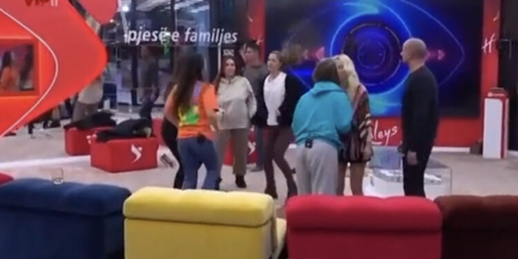 VIDEO/ Shqiptarët i urrejnë me shpirt/ Olta dhe Dea Michelle skanë më turp, puthen në buzë brenda shtëpisë së BBV, ja si reagojnë pas skenës “hot”
